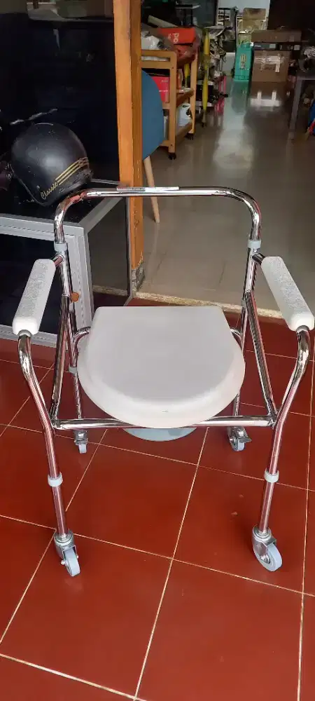 Dijual closet duduk pake roda