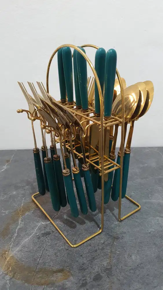 Set Sendok Garpu Pisau Makan Elegan