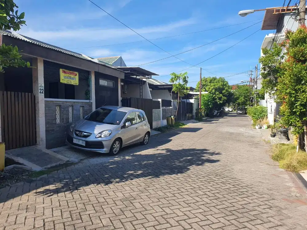 disewakan rumah sukolilo dian regency 1 dekat ITS ada AC