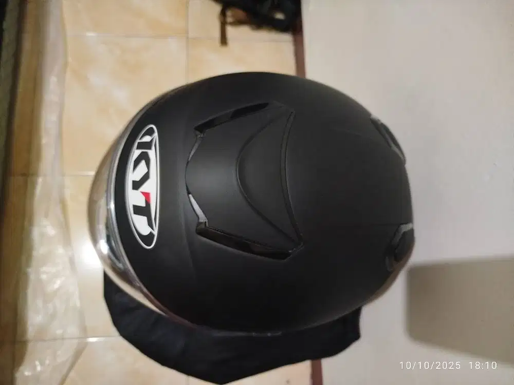 Helm merk KYT Kyoto