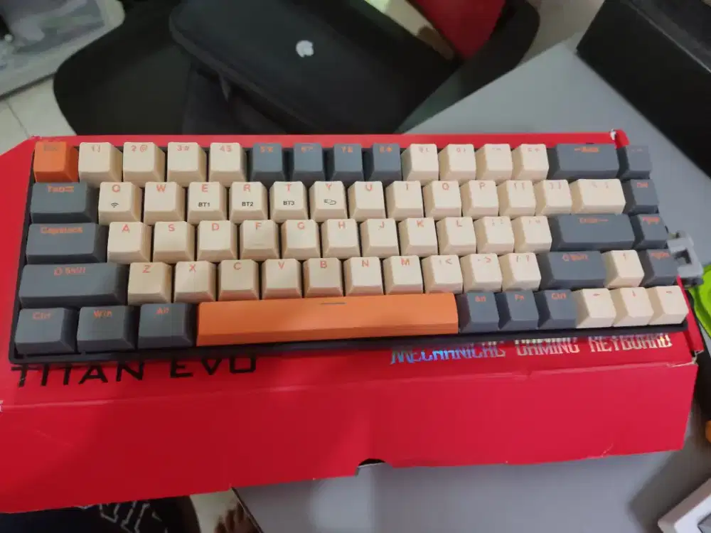 Keyboard mechanical gamen titan evo switch merah