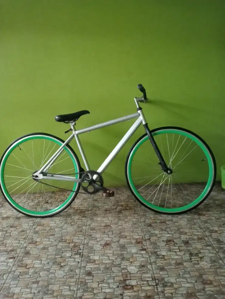 Sepeda fixie silver