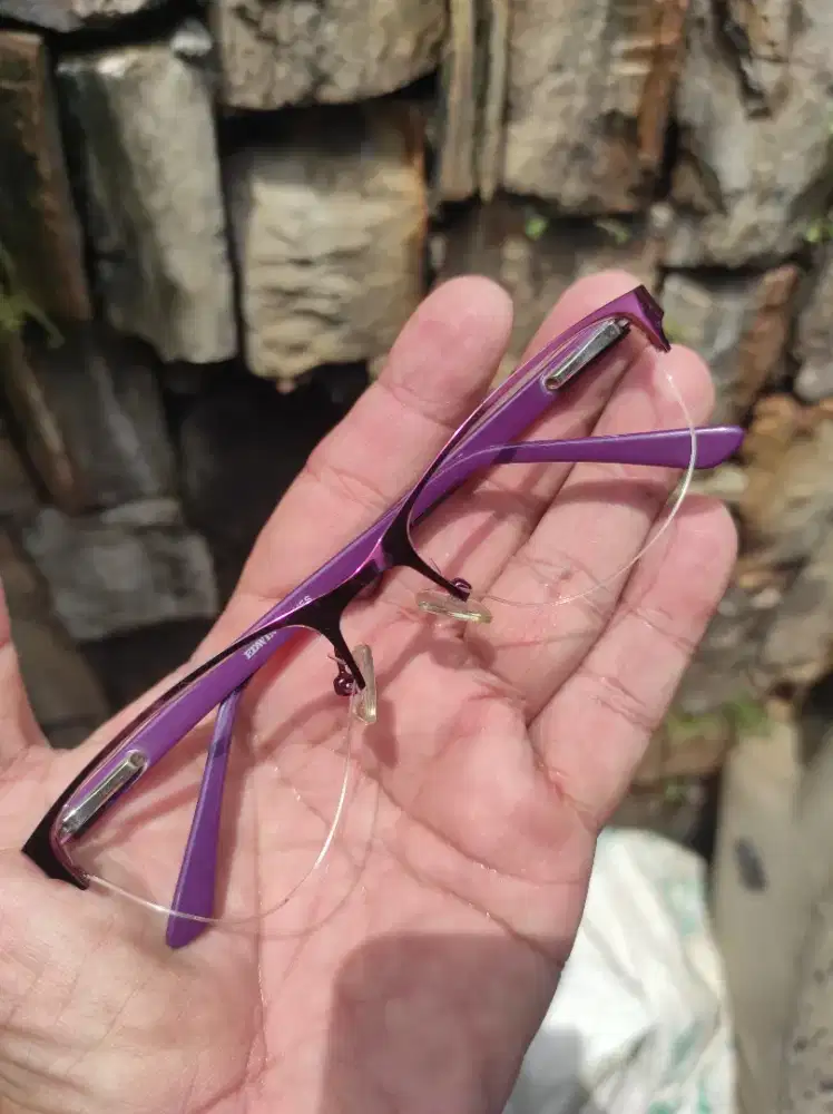 Antik mulus like new kacamata baca merk Edwin orisinil warna ungu