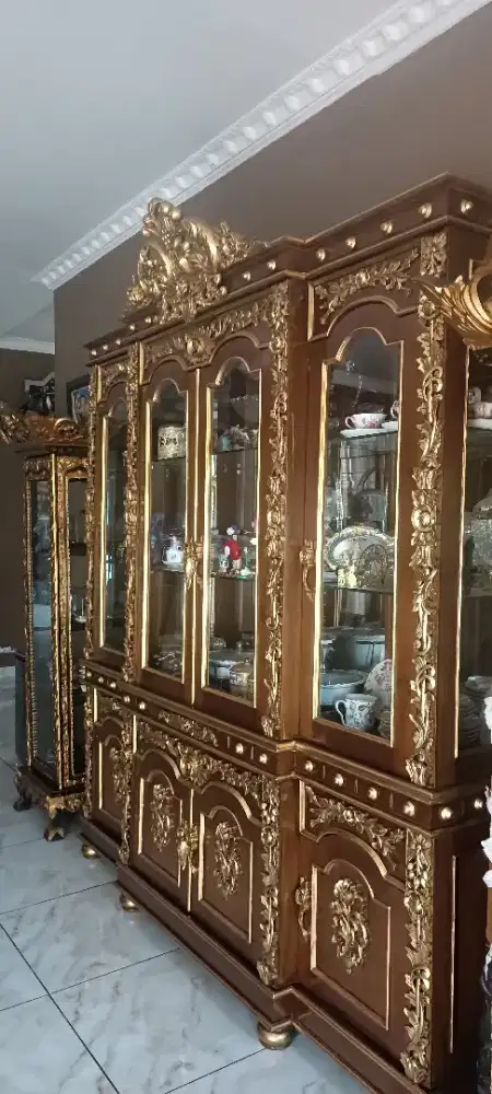 Lemari Jepara untuk ruang tamu