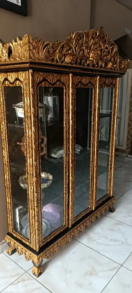 Lemari kayu Palembang