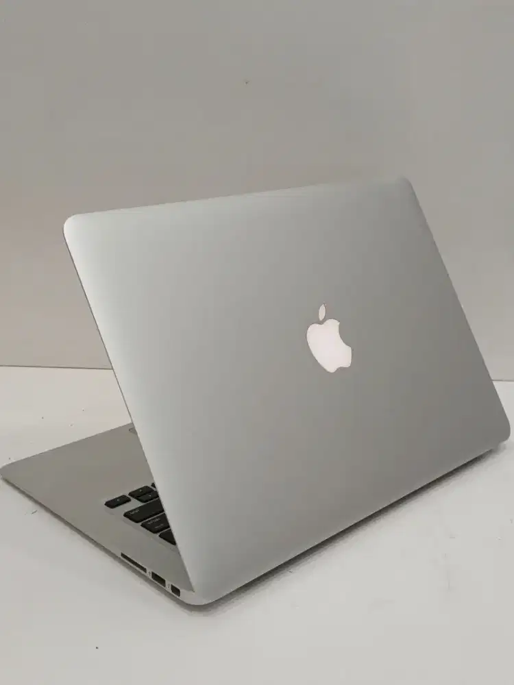 Type Laptop : Macbook  air 2015
