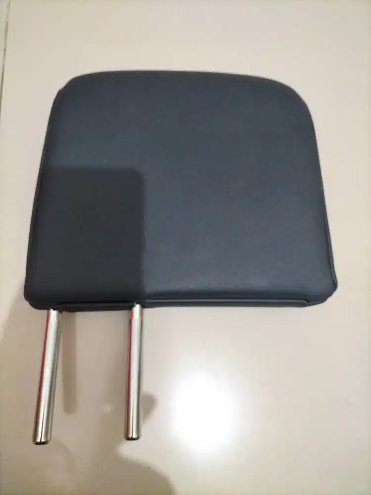 Di Jual Headrest Toyota Innova Reborn Bagian Tengah Original Copotan