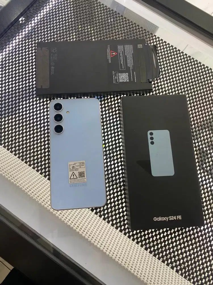 Samsung S24 FE. Resmi/sein 8/256