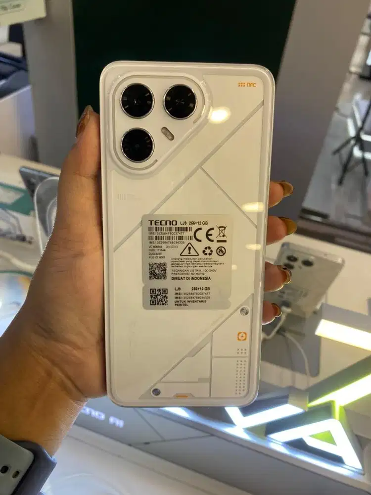 POVA 7 ULTRA 5G RAM 12/256 white