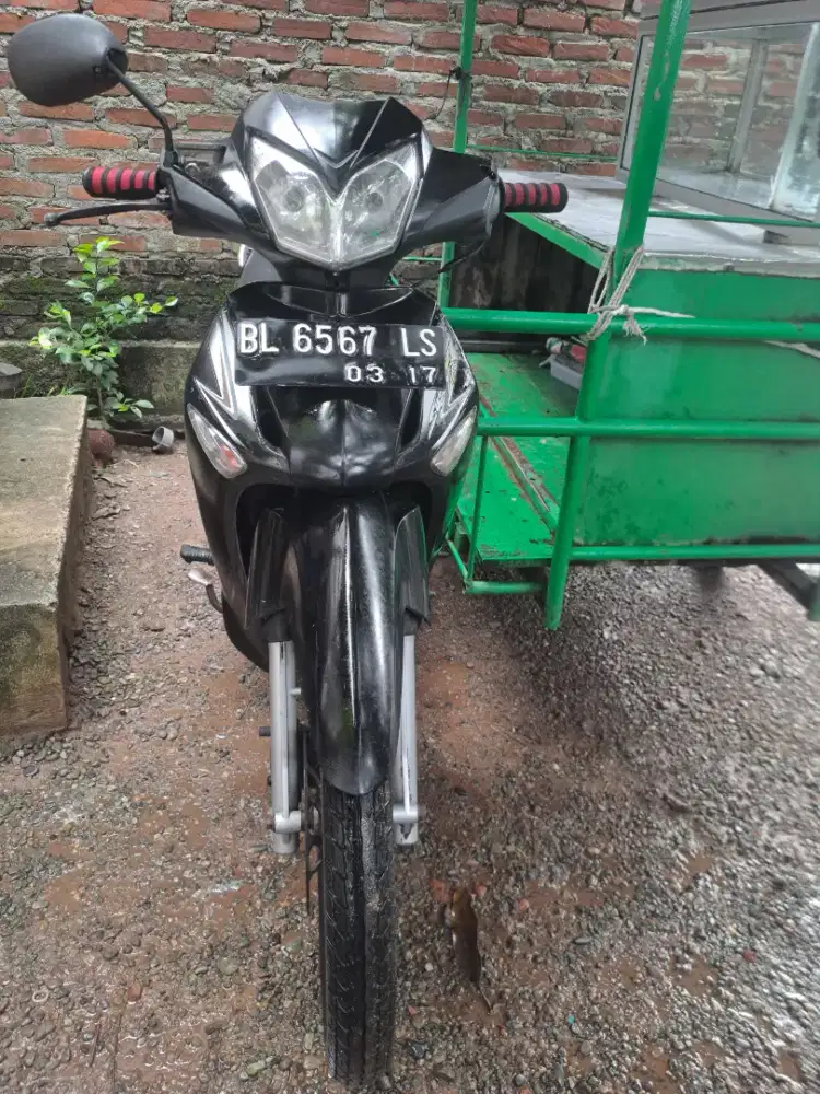 Honda Supra x 125 beserta rak steling kaca
