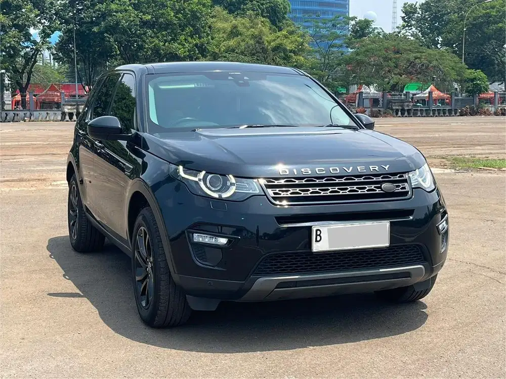 BERGARANSI - LAND ROVER DISCOVERY SPORT 2.0 AT HITAM 2018