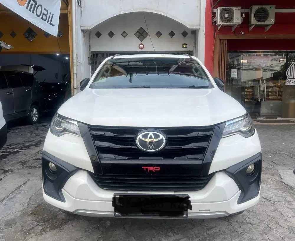 (TDP 81 JUTA!) Toyota Fortuner 2.4 VRZ Automatic TRD Putih 2018