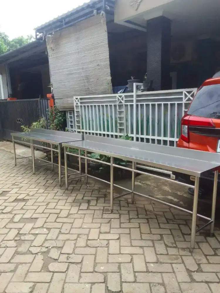 Meja stainles panjang,backsplash
