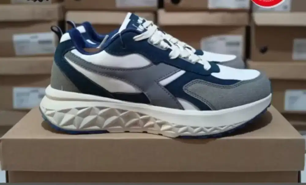 Sepatu lari diadora size 42 murah