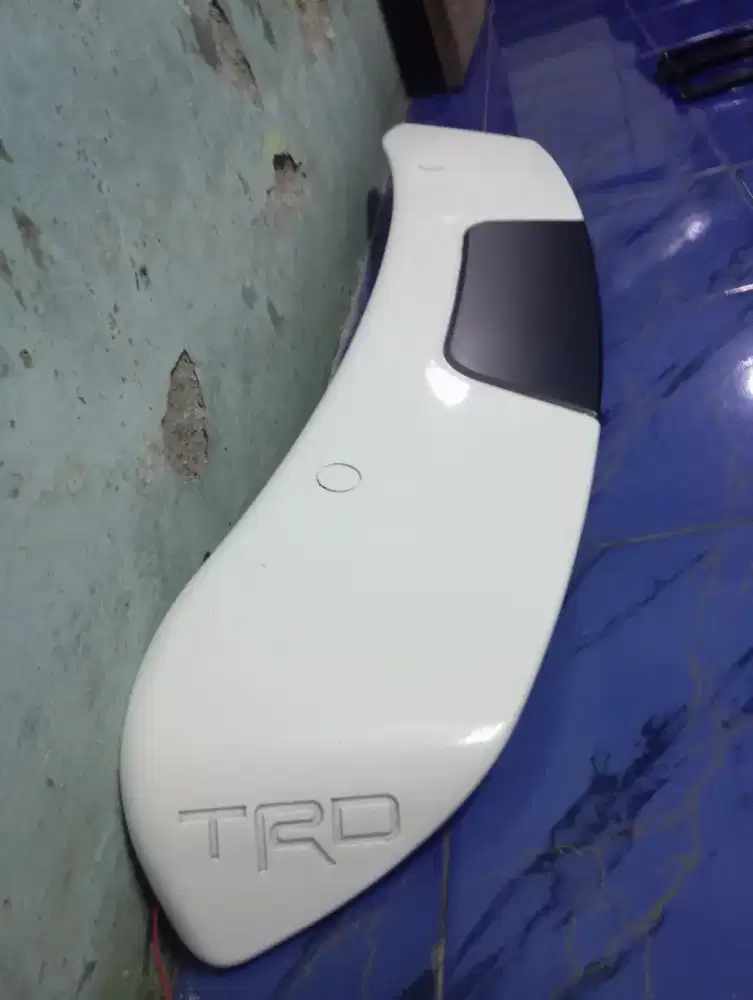 Spoiler +lampu mobil Sigra