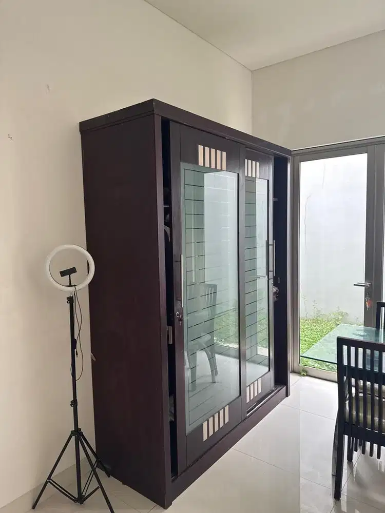 lemari pakaian 2,5 M kayu kuat