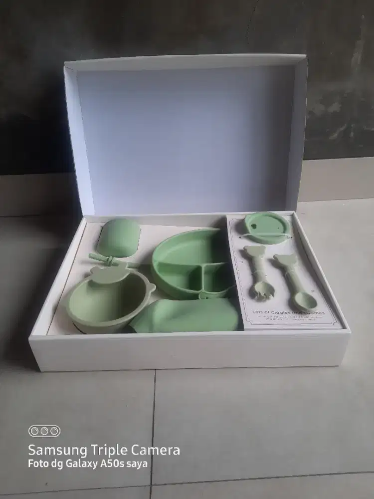 Howel and Co Table Ware set
