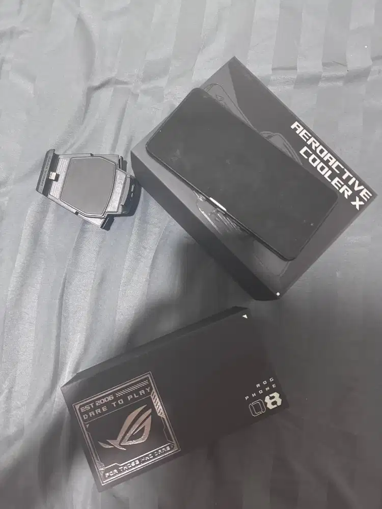 Asus Rog Phone 8 12/256 - Strom Grey + AeroActive Cooler X -  BU