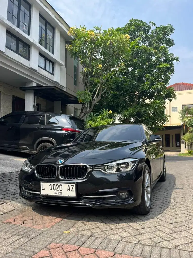 BMW F30 sport 320i LCI B48.. low KM!!