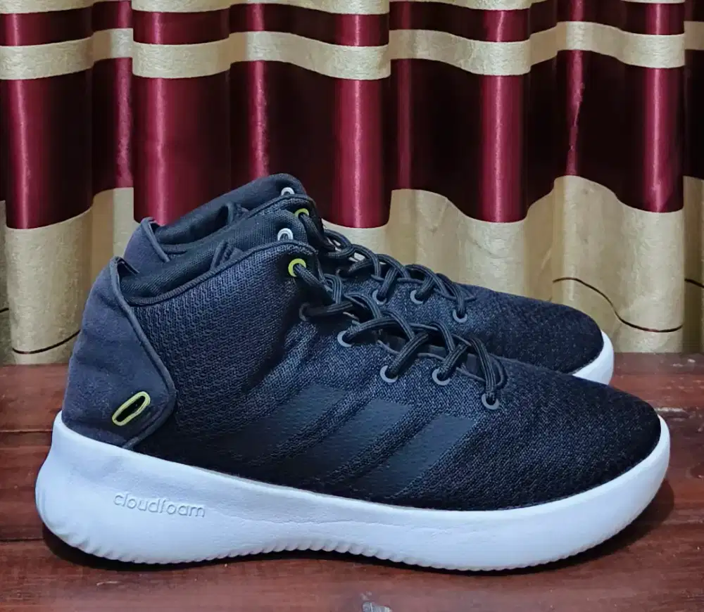 Sepatu Adidas ori second