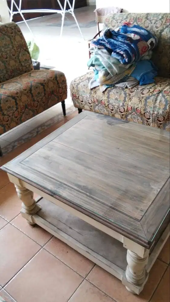 Meja Kotak Kayu