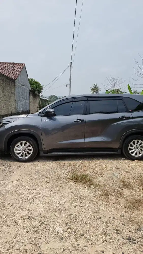 Innova zenix G hybrid 2024, Abu metalic, garansi service Auto2000