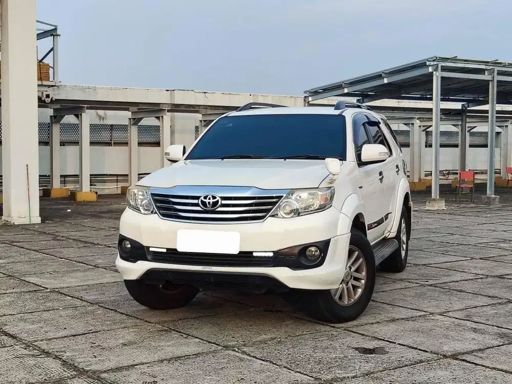 DP 10JT SAJA TOYOTA FORTUNER V BENSIN 4X4 AT MATIC AUTOMATIC 2013