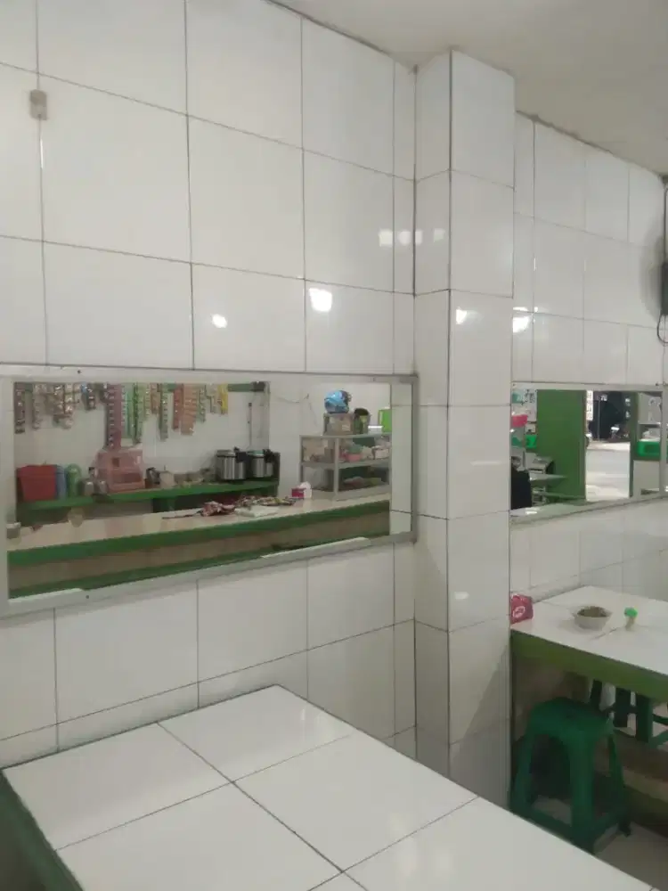Dijual perabotan warteg seluruhnya.