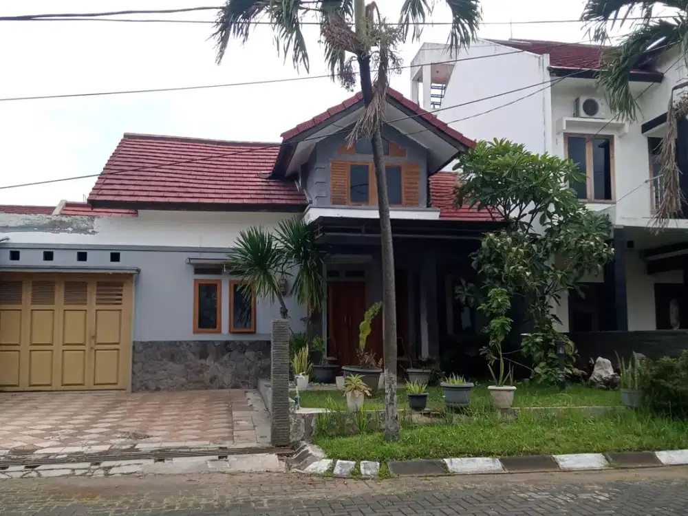 JUAL RUMAH SIAP HUNI SANGAT TERAWAT DI PINUS REGENCY  BANDUNG