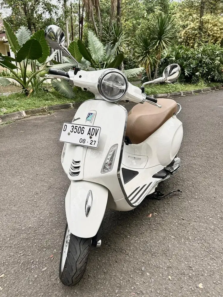 DIJUAL VESPA PRIMAVERA 150 I-GET PUTIH ISTIMEWAH MILIK PRIBADI LOW KM