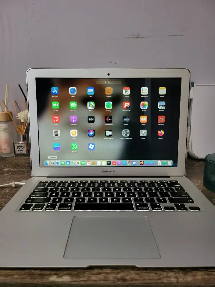 Apple Macbook air core i5 13inch