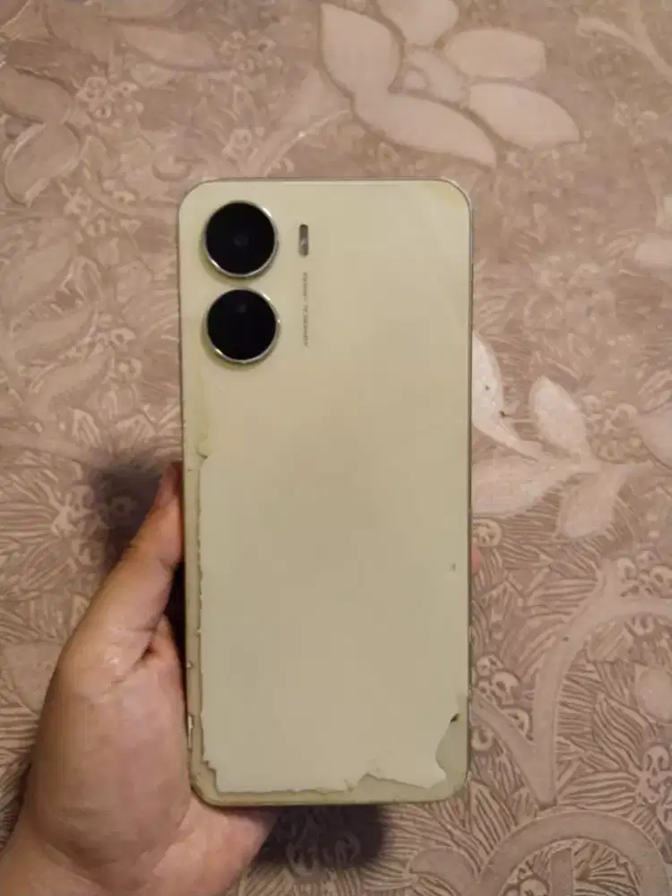Vivo Y16 cream gold