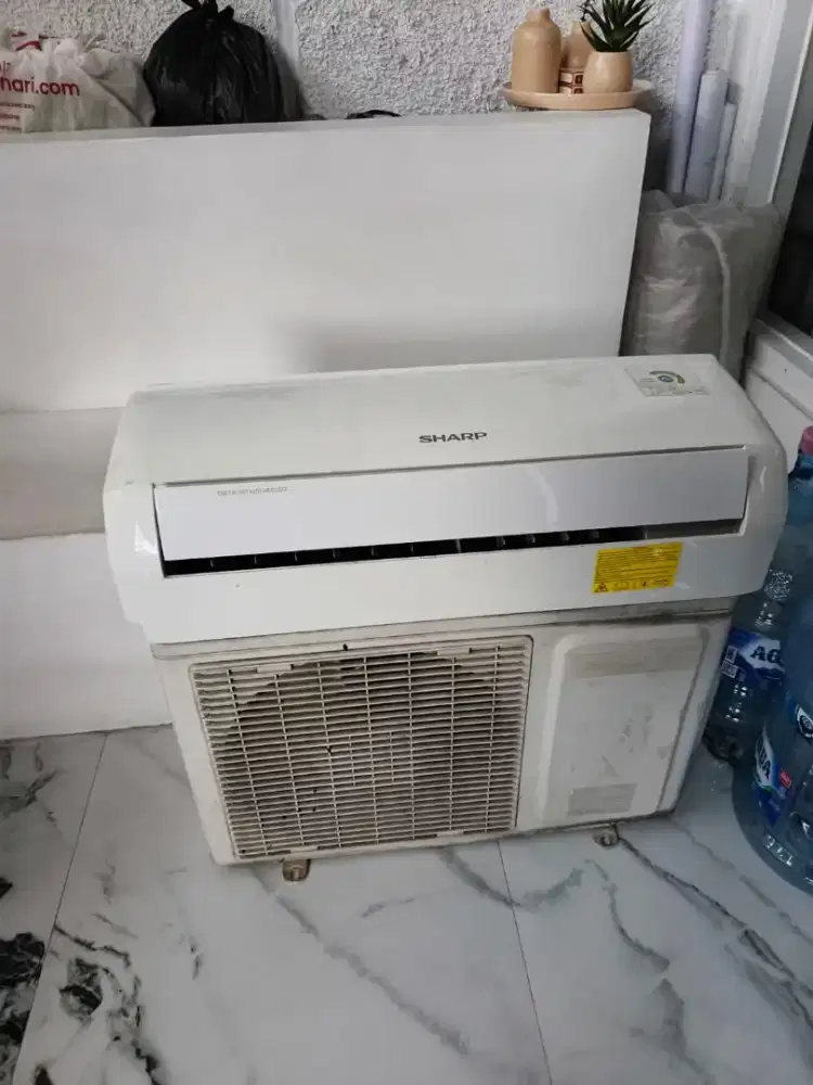 Dijual AC bekas Pemakaian kamar Anak Sharp 0.5PK, kondisi super