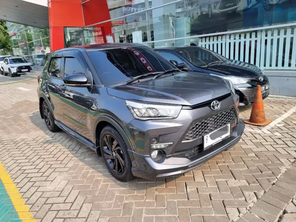 Raize GR Turbo 2022 CVT 15rb KM Low Grey second like new Istimewa