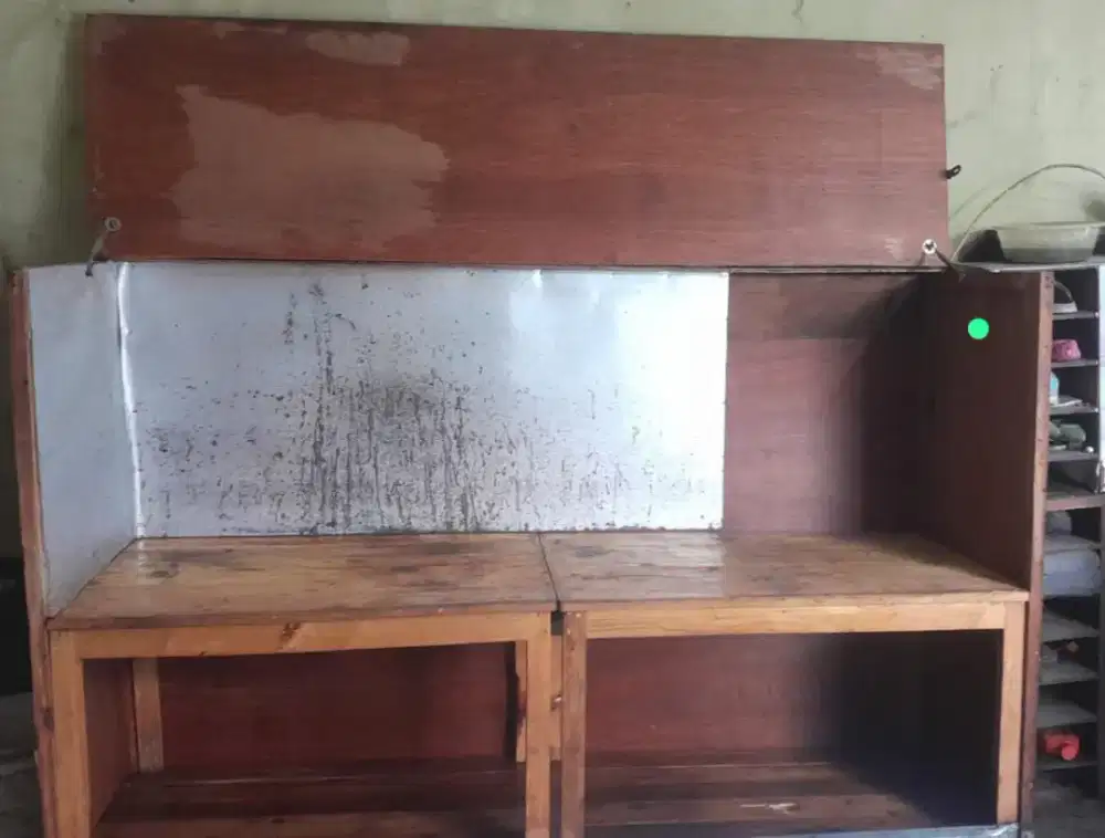 1 set meja bekas