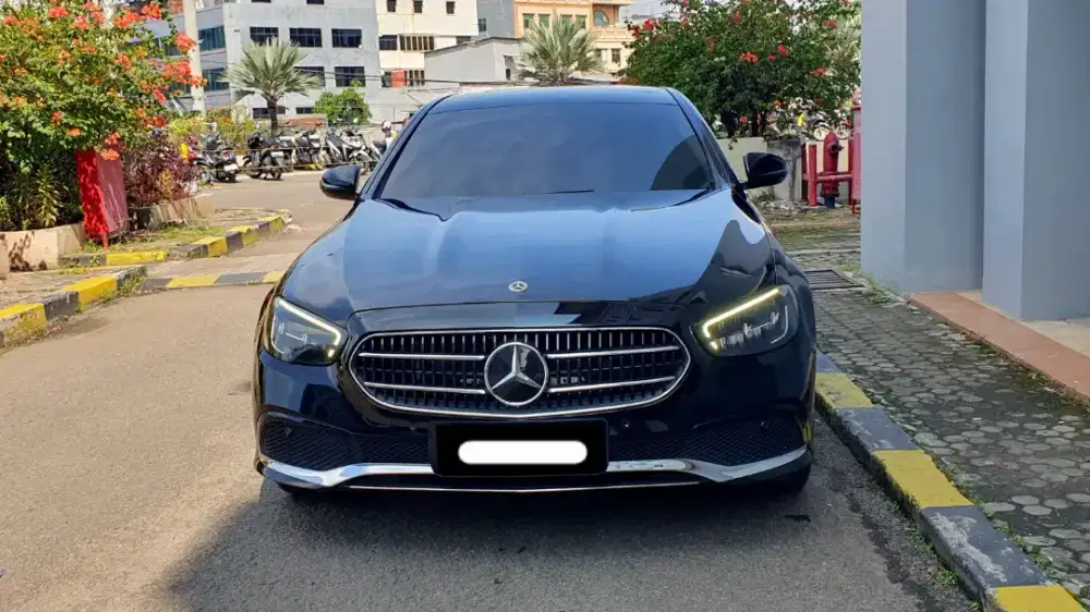 Km21rb mercedes benz mercy e200 2022 hitam