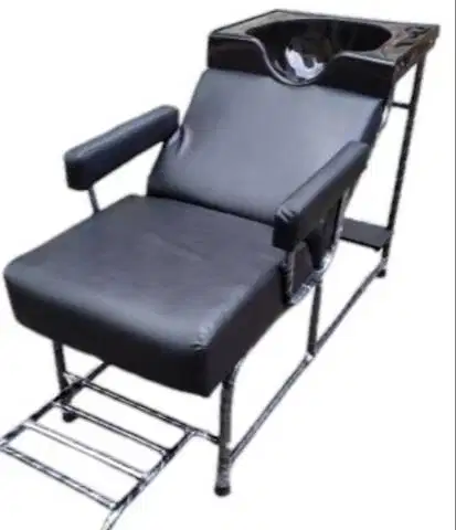 Dijual kursi cuci rambut hanya 1 pcs. Pemakaian hanya sebentar saja.