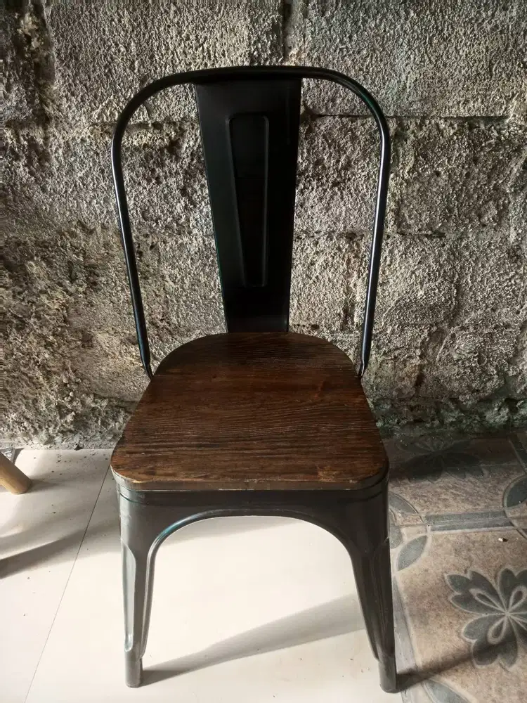Bangku Kafe Besi