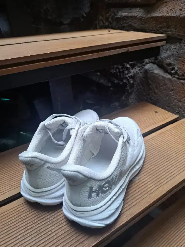 Sepatu hoka wanita size 38