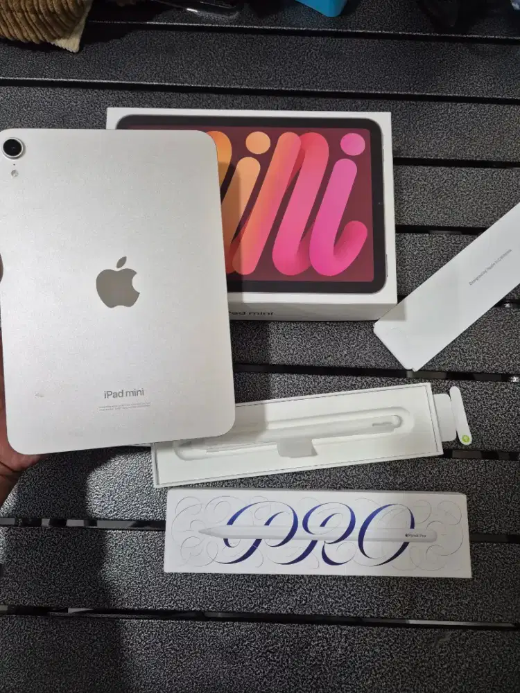 iPad mini 7 128gb WiFi only starlight like new