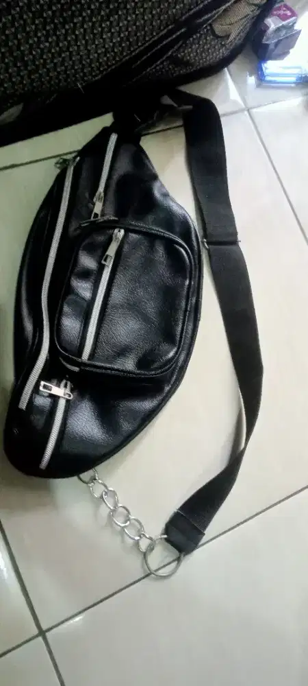 Tas selempang Lok Kemanggisan