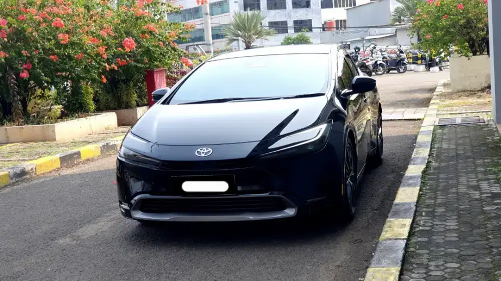 Km3rb toyota prius z hev hybrid 2023 hitam pajak panjang