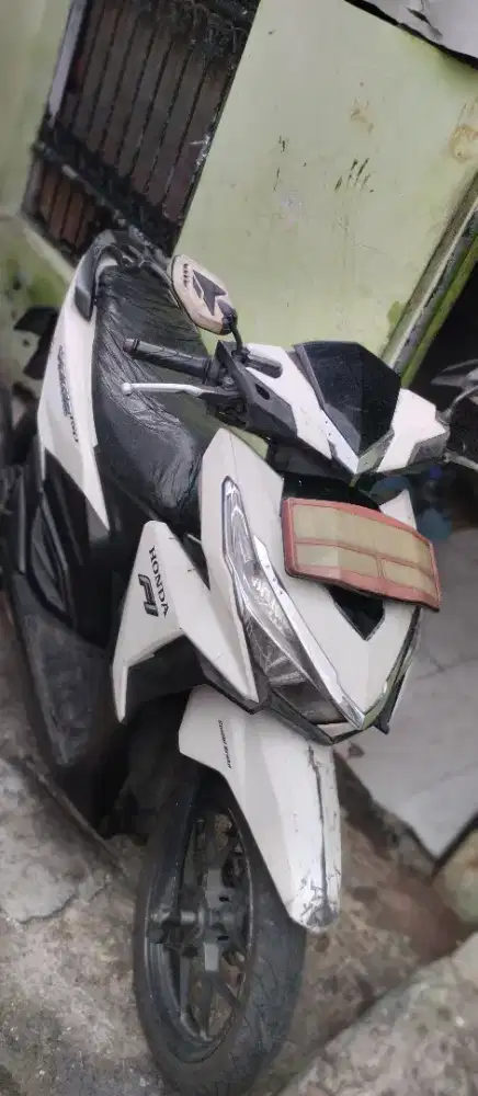 VARIO 150 OLD putih