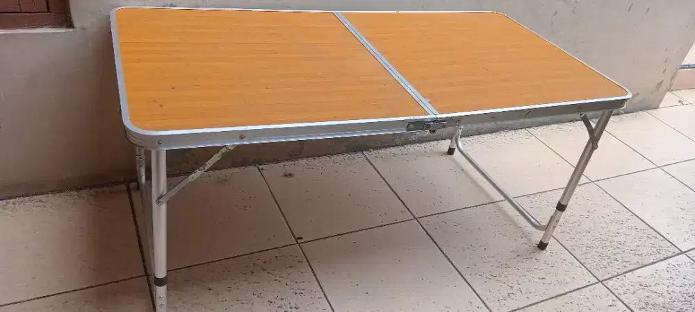 Meja lipat bekas