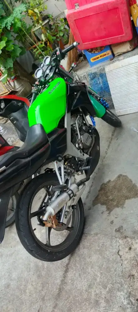 Saya mau bantuin jualin motor teman ninja R