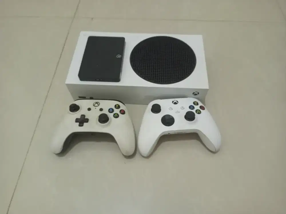 Xbox Series S (Second) Bonus HDD external 2TB + 2 stick