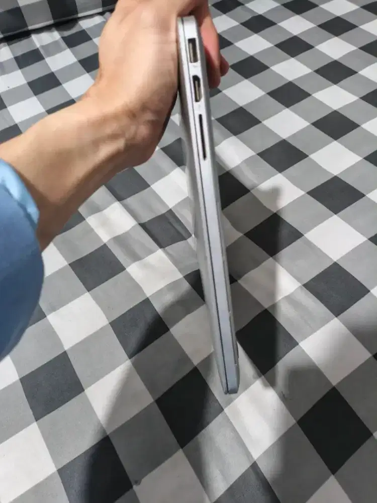 Macbook pro Mid 2014, layar 15in Retina Core I7 vga Nvidia