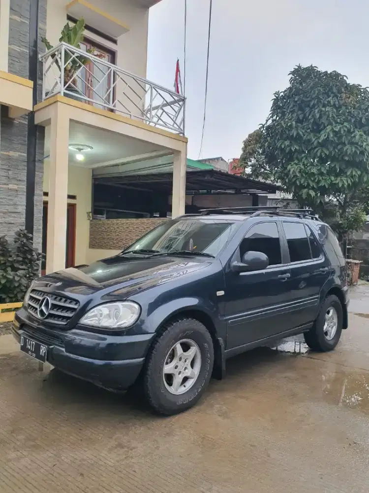 Mercy ML320 AT 2000
99% original pabrikan
Pakaian sendiri mobil