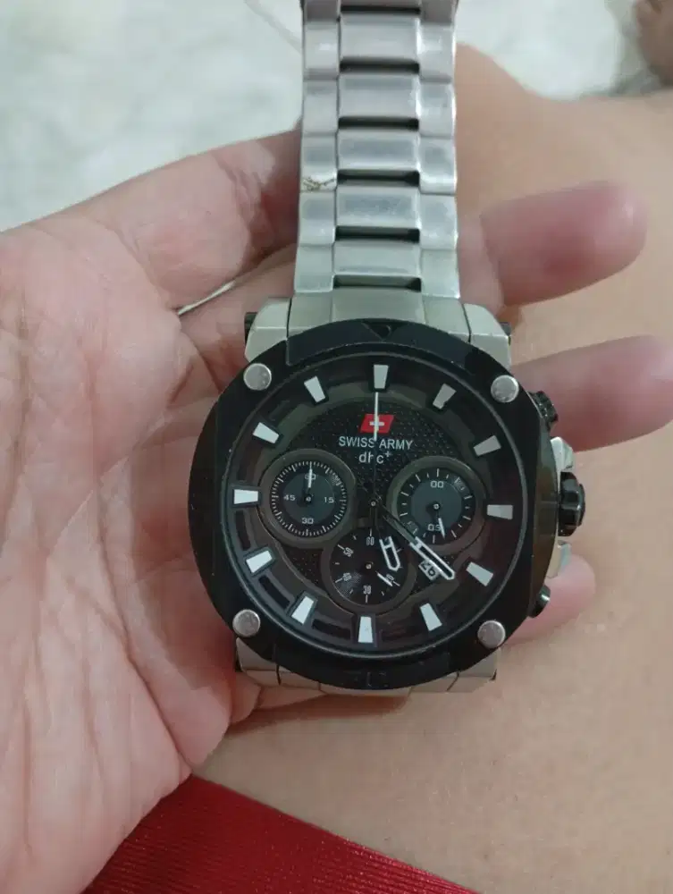 Di jual murah jam Swiss army dhc+ , kondisi bagus dan hidup