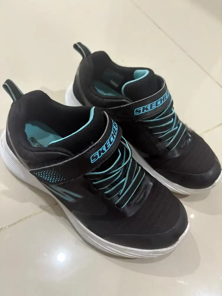 prelove sepatu anak skeches ukuran 32